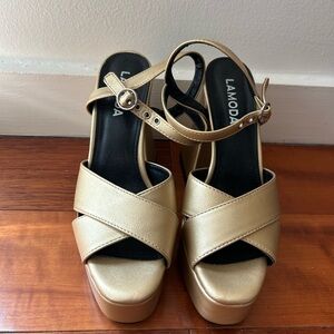 La Moda Metallic Gold Platform Sandals